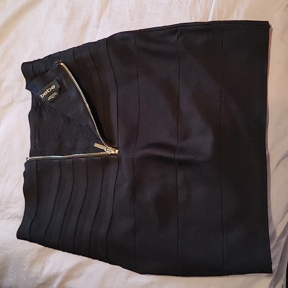 Never worn bebe bandage skirt - Picture 2 of 4